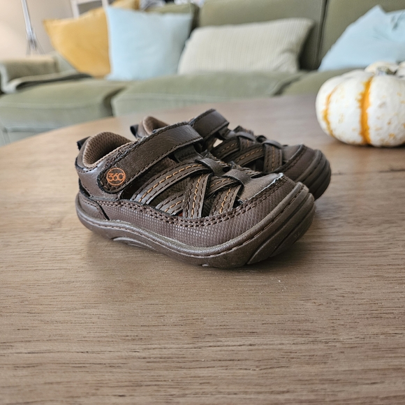 Stride Rite Brown Kids Sandals with Velcro Straps - Picture 1 of 5